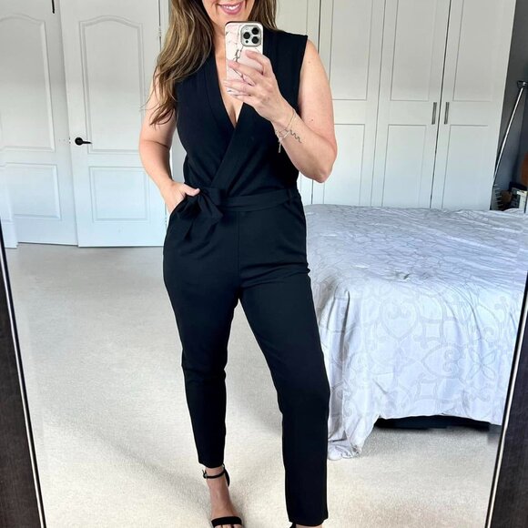 Sophisticated BLACK Jumpsuit with V-Neck and Fitted Waist - Picture 2 of 5